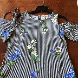 Wonens cut shoulder blouse floral size medium